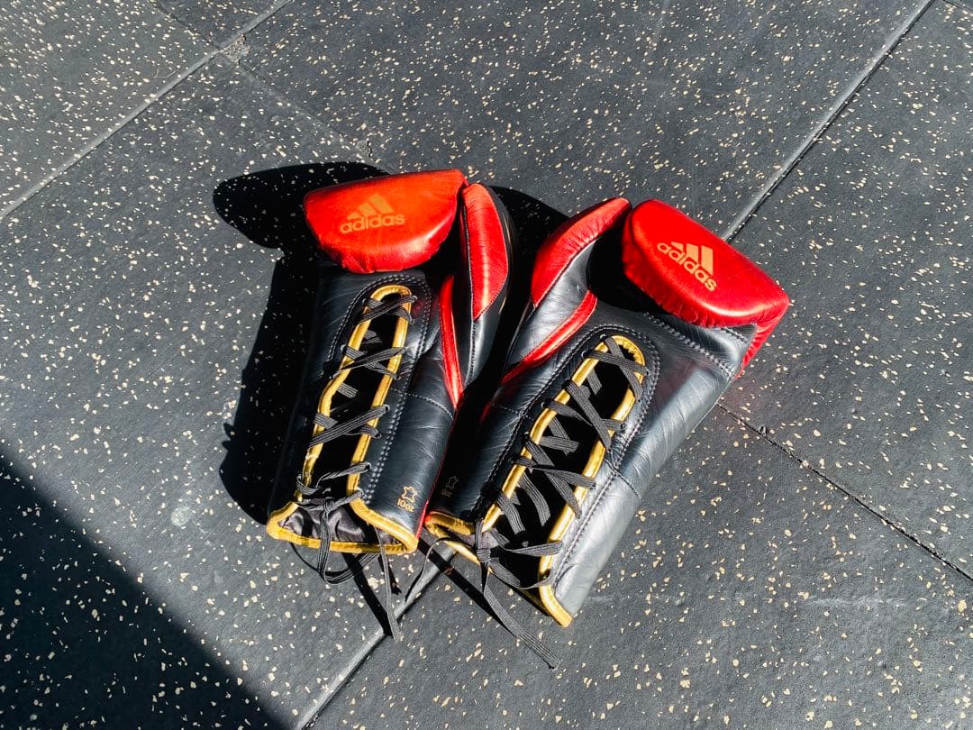 adidas SPEEDTILT 750 10オンス　ボクシンググローブ