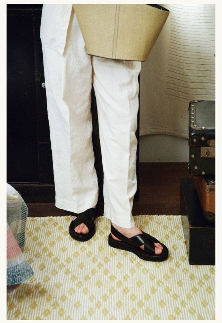 【シーズンオフ割引】トゥティエ　サンダル　ブラック240