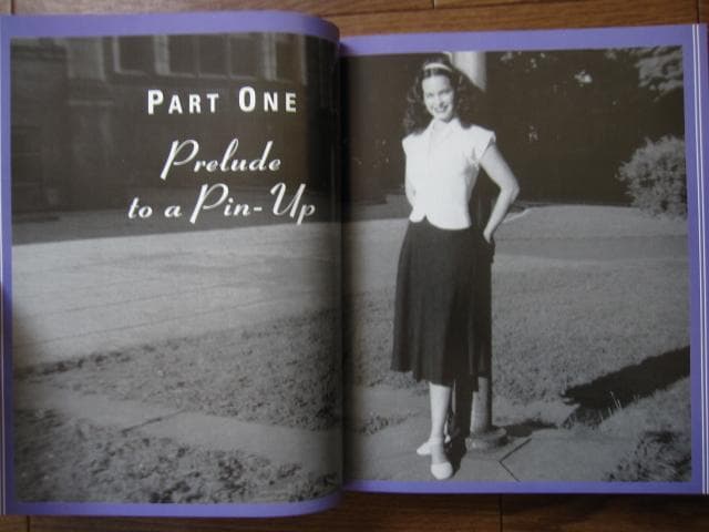 Bettie Page：The Life of a Pin-Up Legend