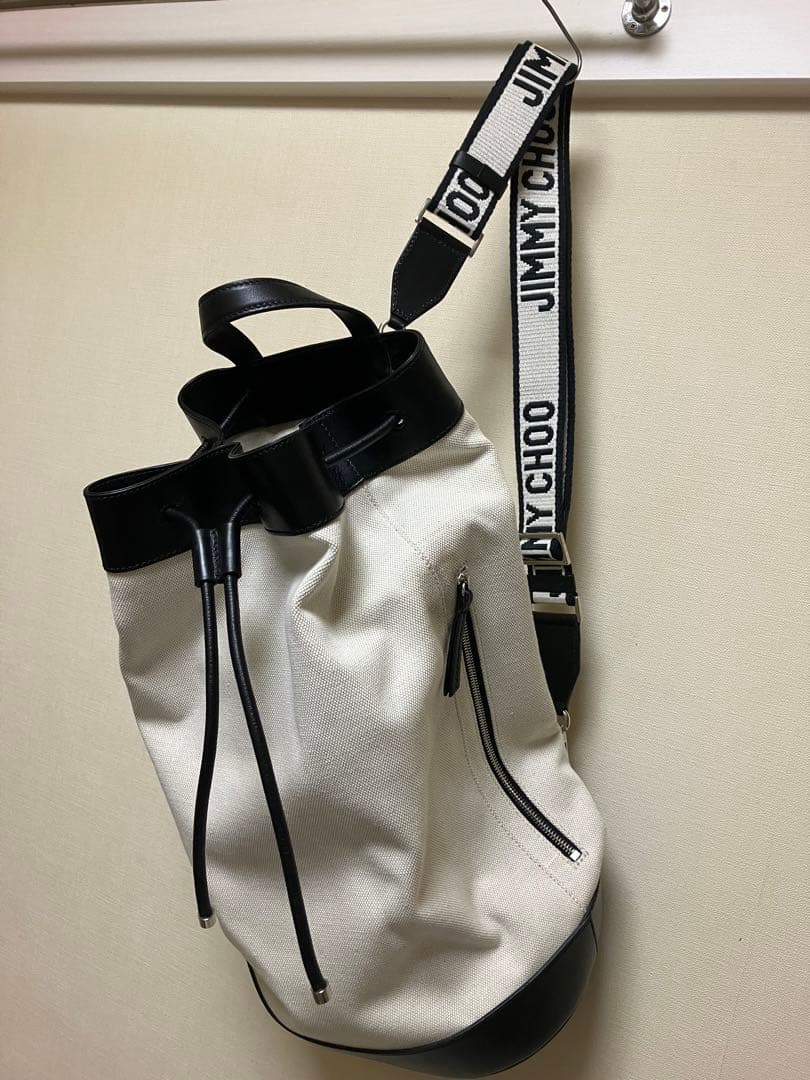 JIMMY CHOO EVANドラムバッグ ホワイト/ブラック