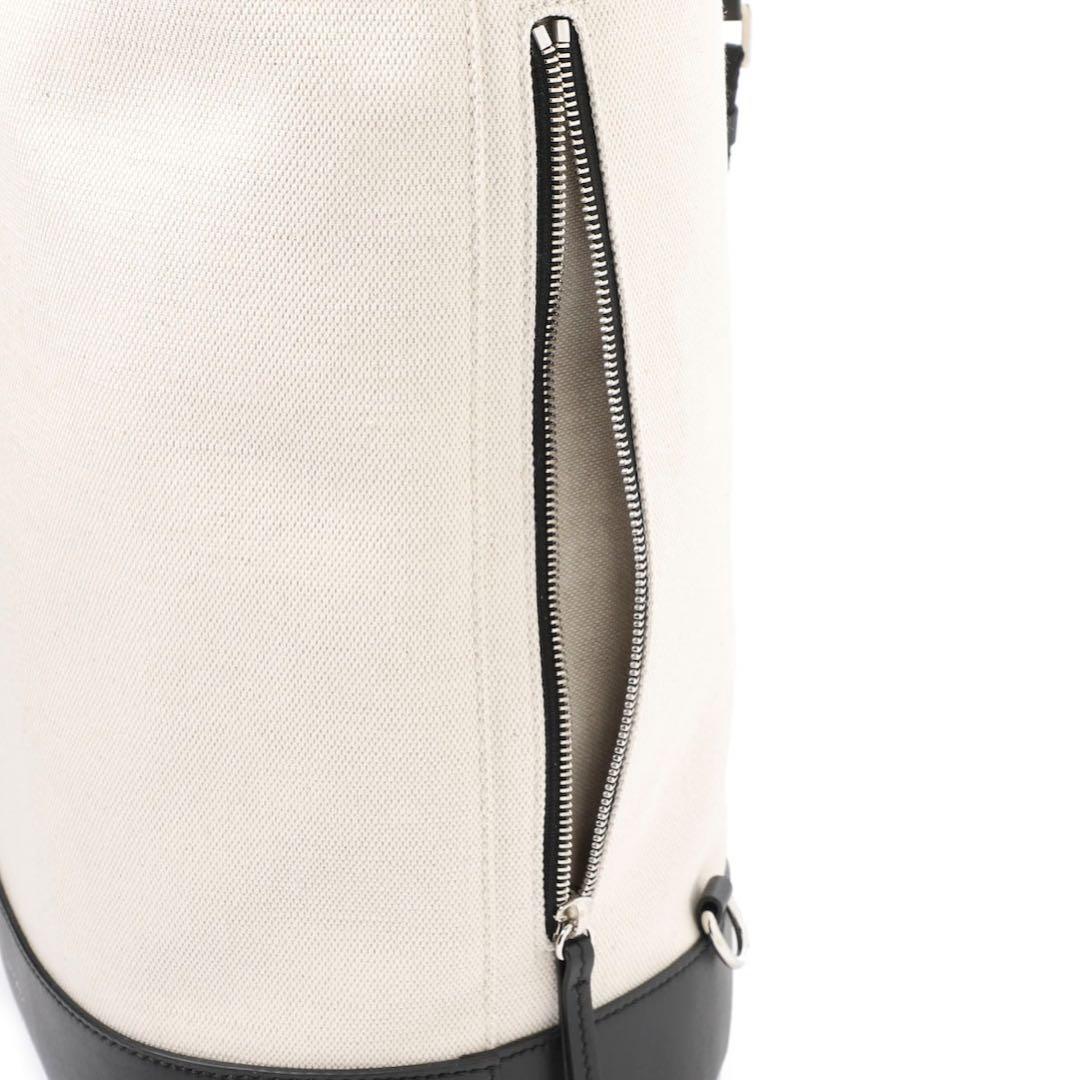 JIMMY CHOO EVANドラムバッグ ホワイト/ブラック