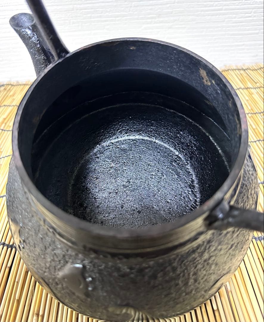 未使用、保管品、付属品付　南部岩鋳造　１８型　千鳥文様　南部鉄瓶　南部鉄器　鉄瓶