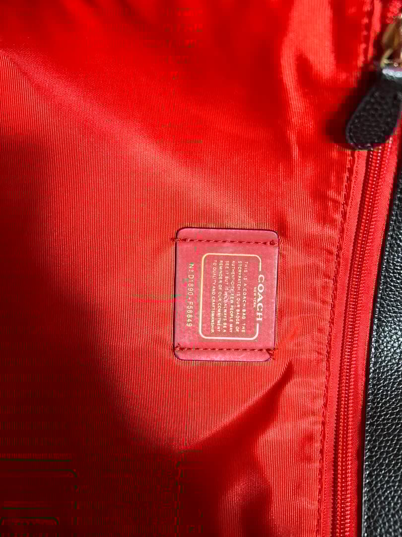 さつきページ 美品！ COACH 黒レザー トートバッグ （A4対応）