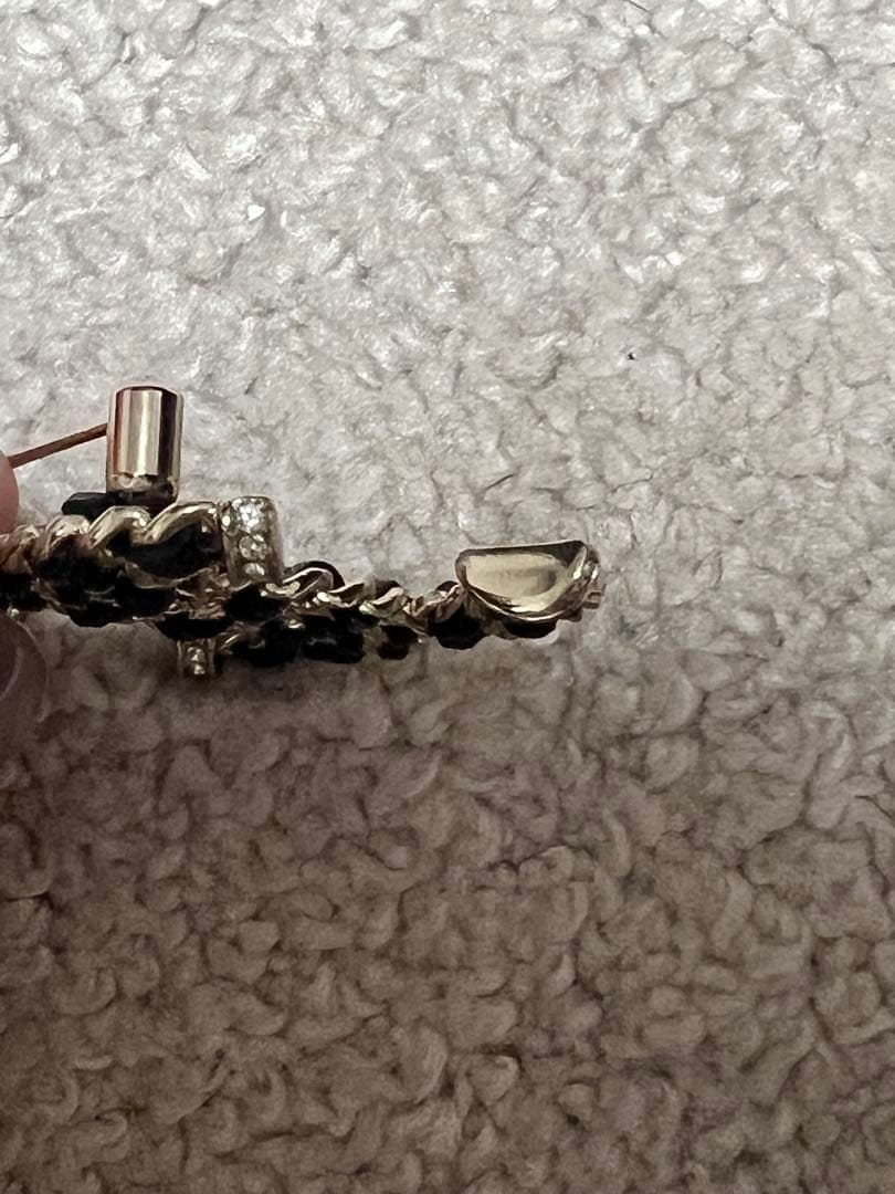 唯一ページ シャネル ブローチ 2点