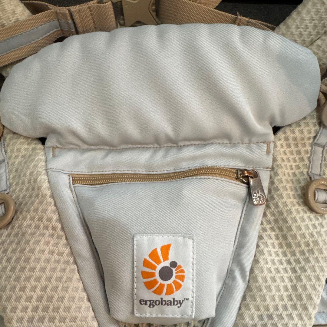 エルゴ　サンドべージュ　抱っこ紐