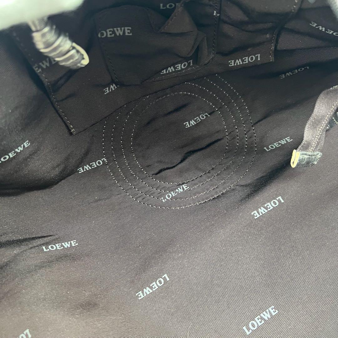 LOEWE　ハンドバック　本革　シボ革　ナッパアイレ　シルバー　アナグラム