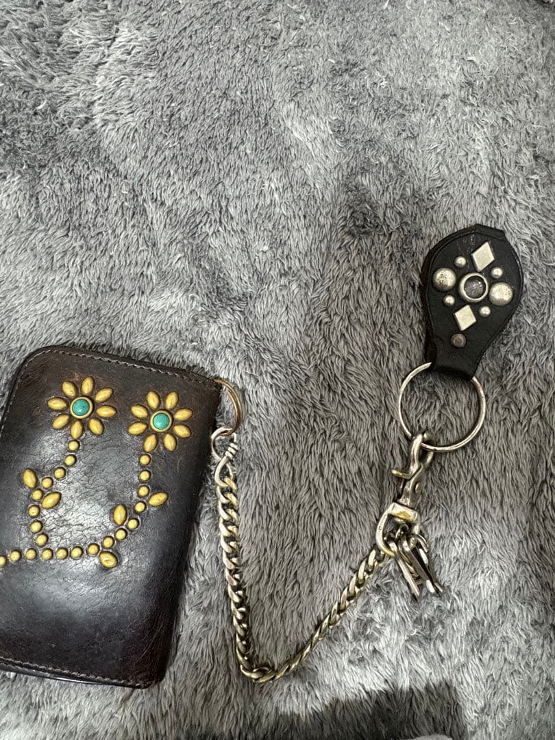 HTC ミドルウォレット ターコイズ フラワーモチーフ スタッズ　亀吉様