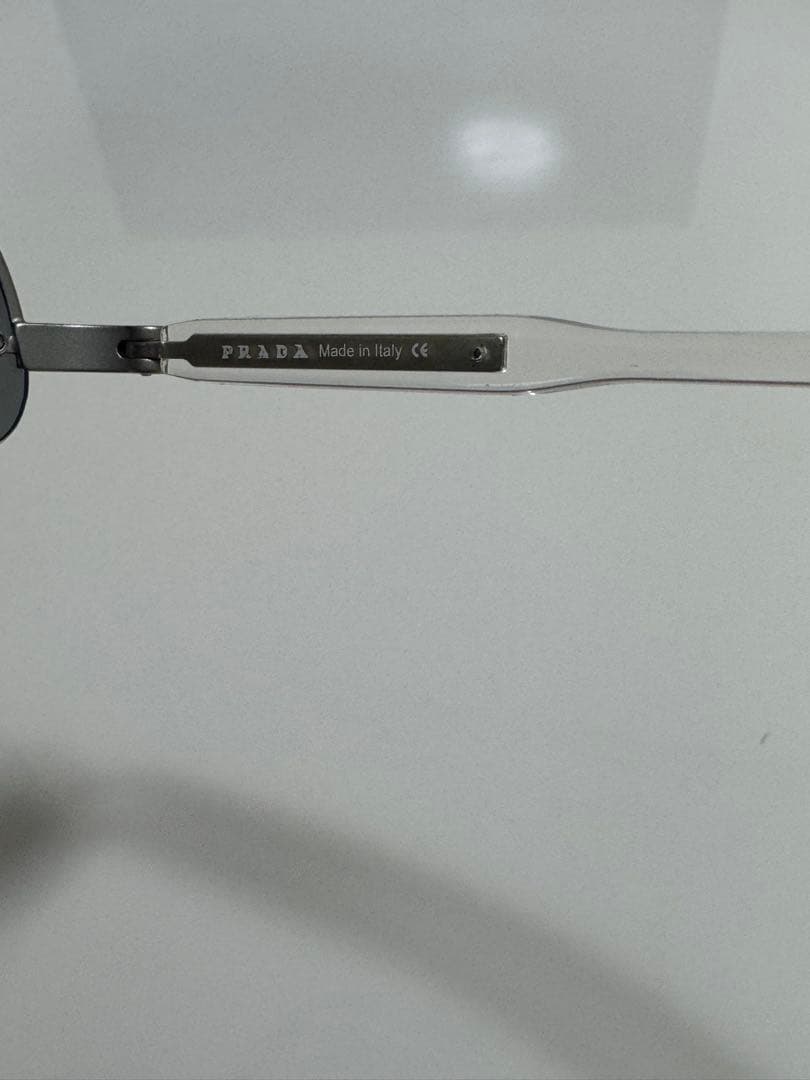 RACHEL着用モデル PRADA リムレス サングラス