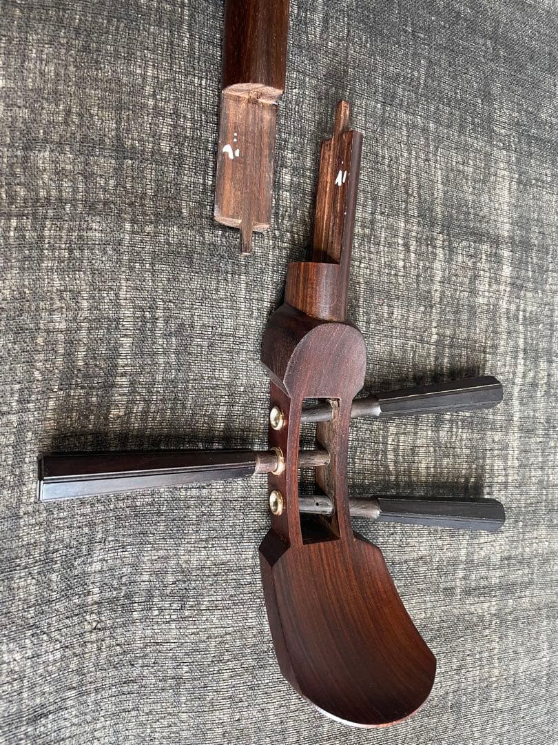 胡弓紫檀三折れ棹，胴花梨材，竹弓，付属品