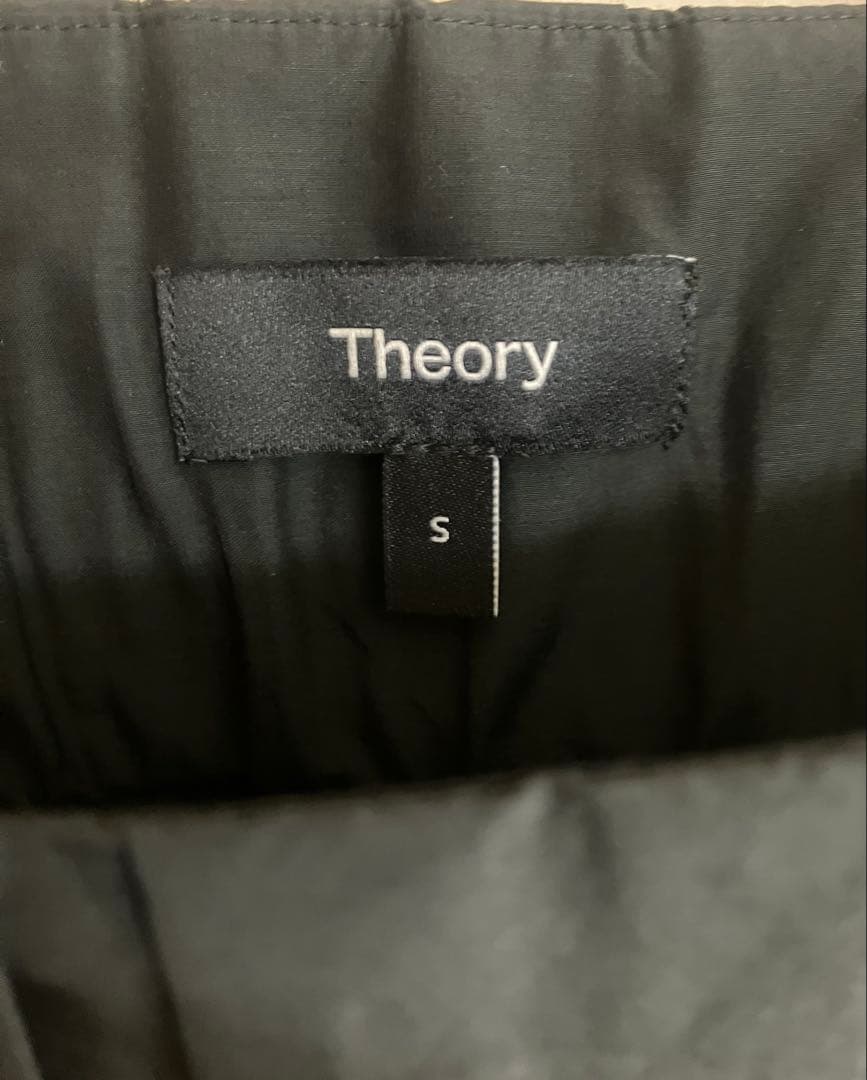 Theory 新作　2025 SS ソフトローンプリーツキャミソール