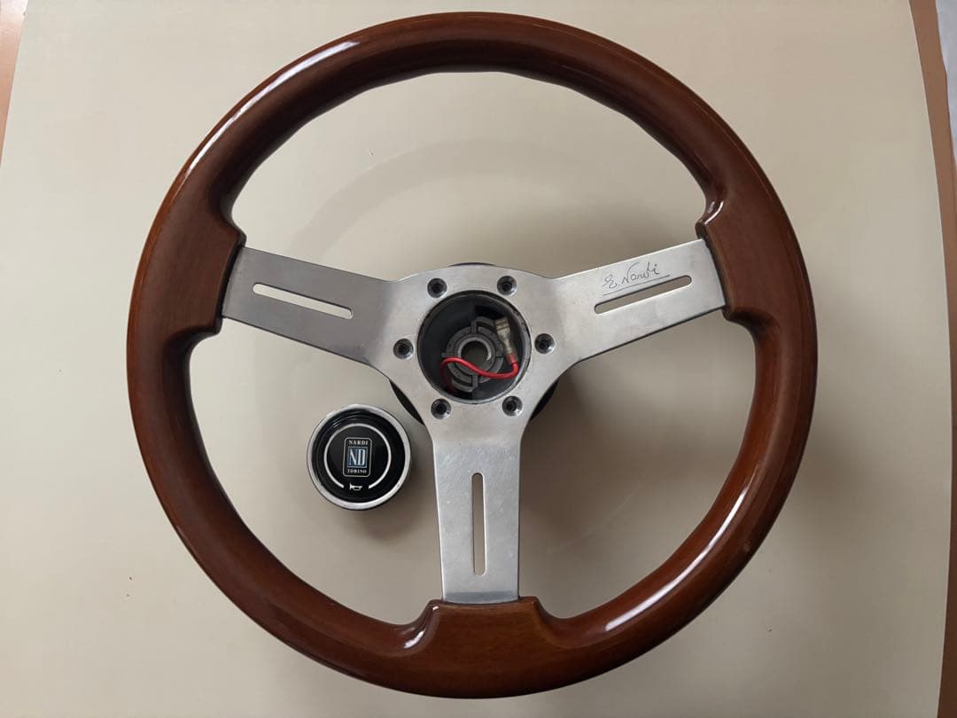 エ*ン様 ★NARDI ウッドコンビステアリング 23635★ホーンボタン、ボス