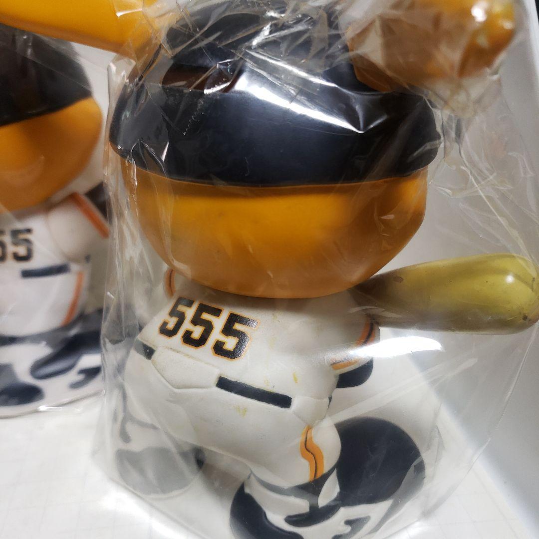 読売ジャイアンツジャビット君ソフビ貯金箱セットです。