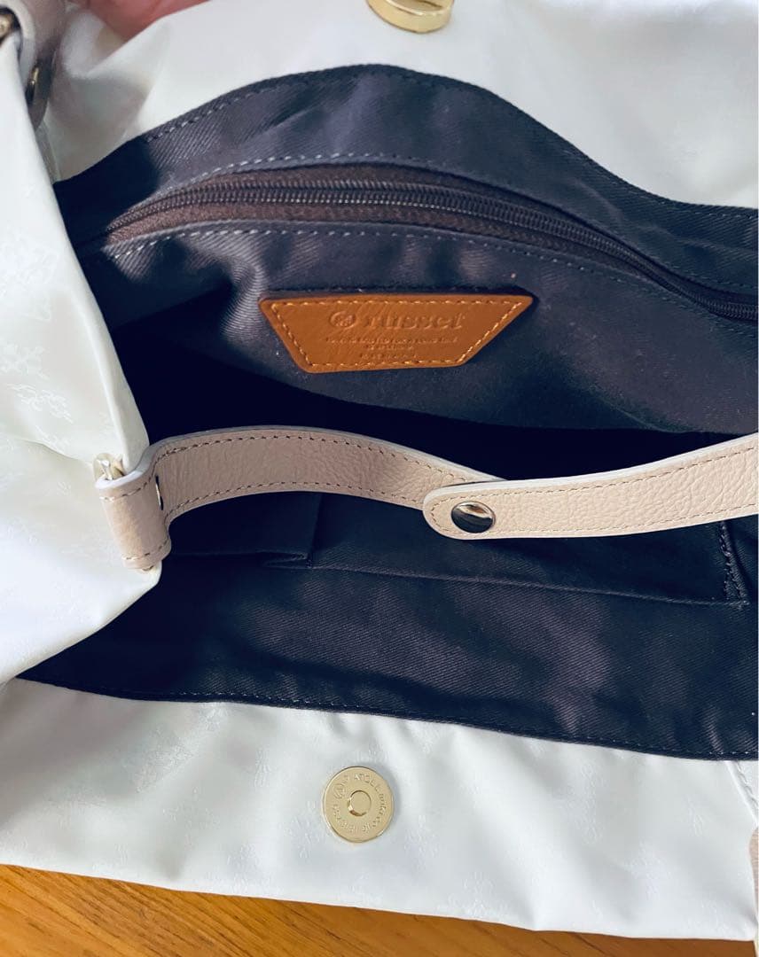 ⭐️russet ラシット　オフホワイト　未使用　高級感満載⭐️斜め掛けバック付き