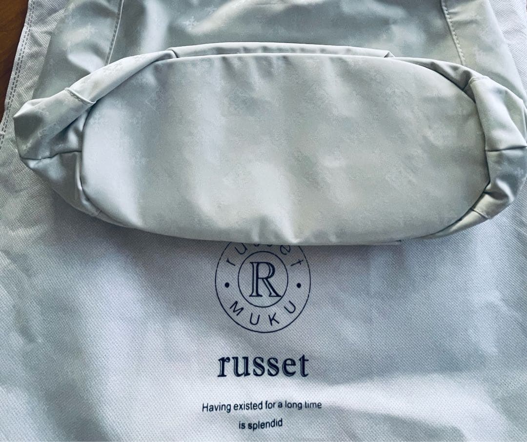 ⭐️russet ラシット　オフホワイト　未使用　高級感満載⭐️斜め掛けバック付き