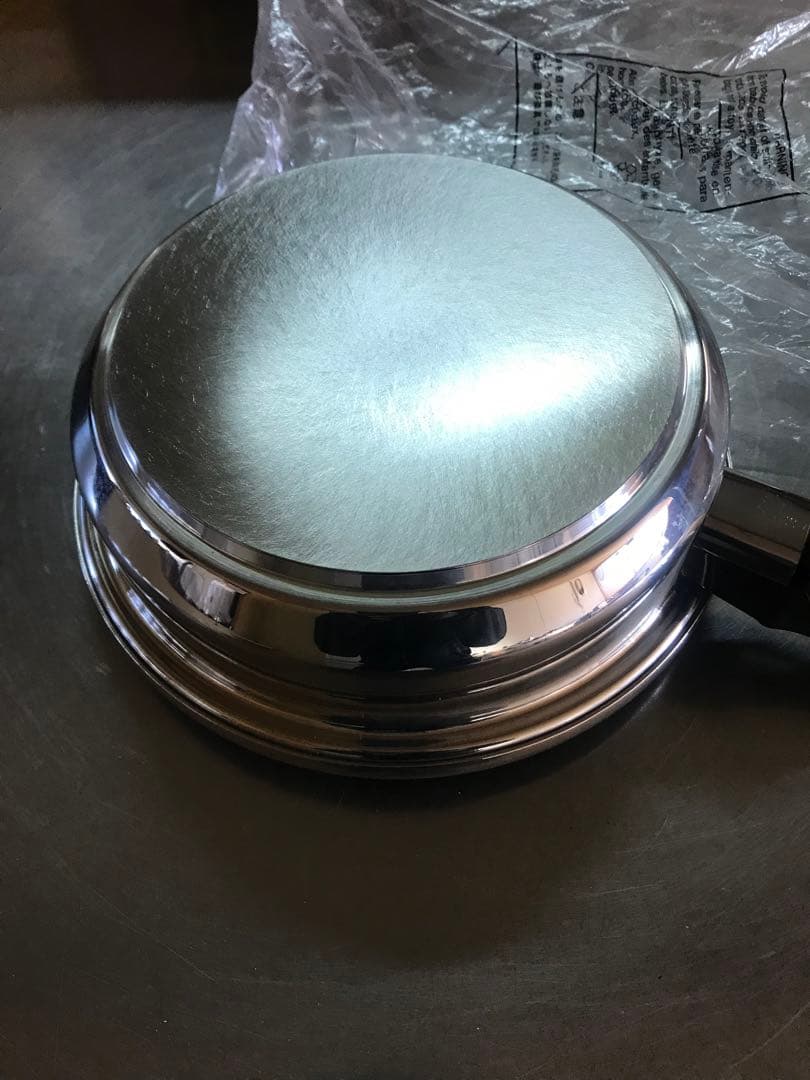 ＩＨ対応　フライパン新品　インコア　ウイスコ