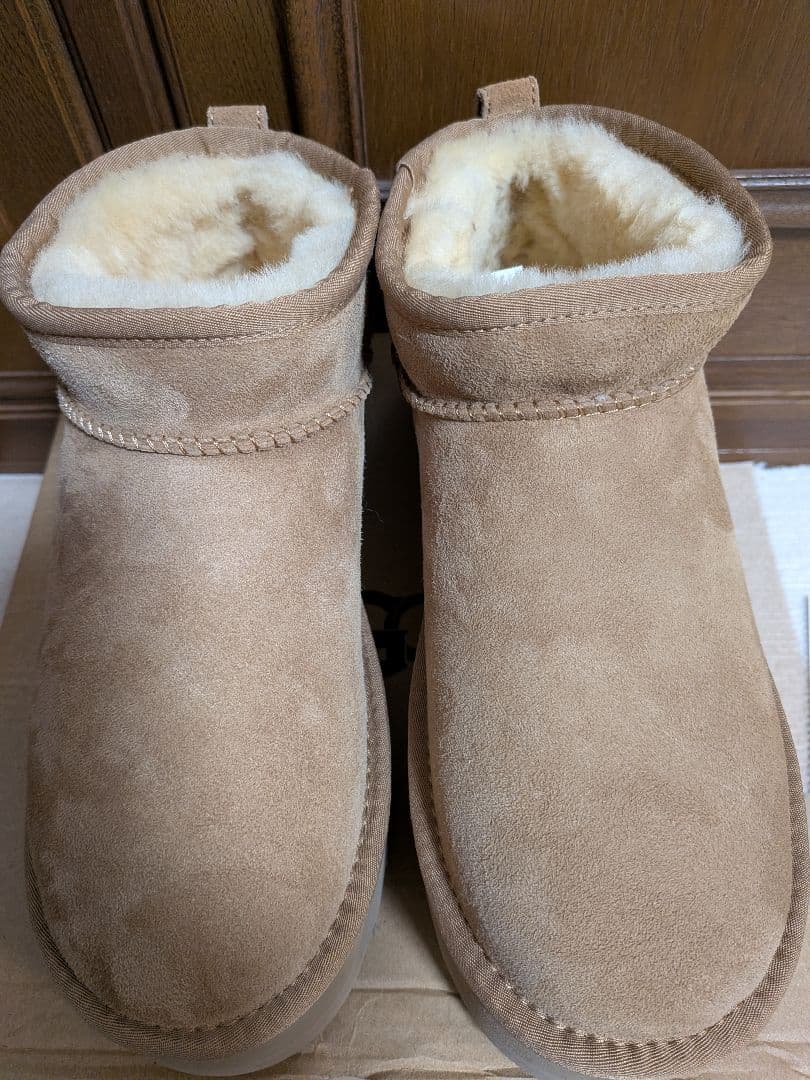 新品　UGG（アグ）ブーツ　クラシックウルトラミニ　厚底スエード　CHE