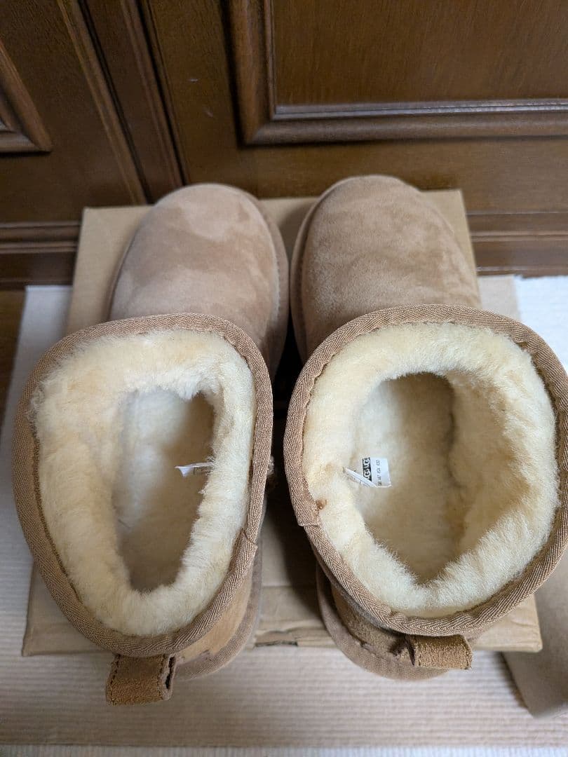 新品　UGG（アグ）ブーツ　クラシックウルトラミニ　厚底スエード　CHE