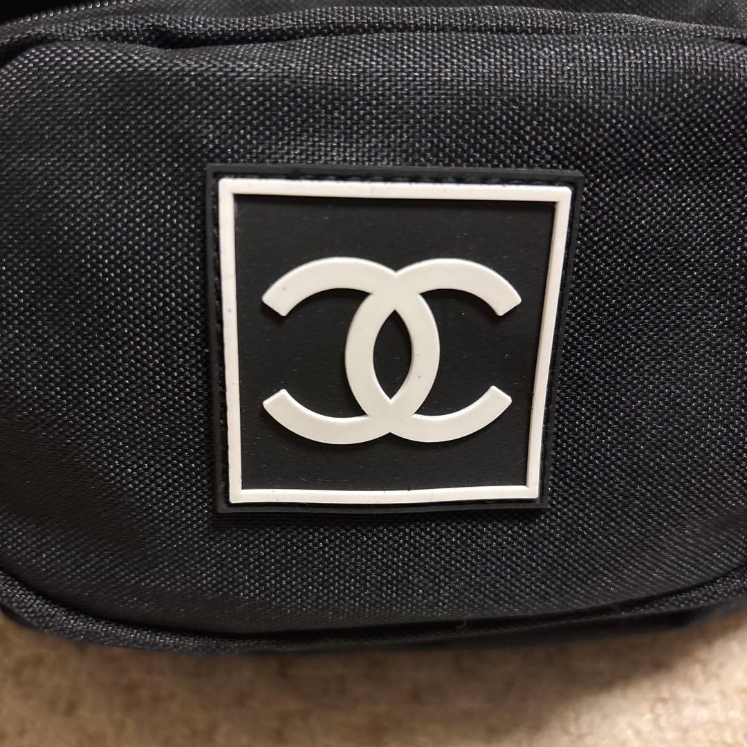 シャネル ノベルティ ボディバッグ 黒
