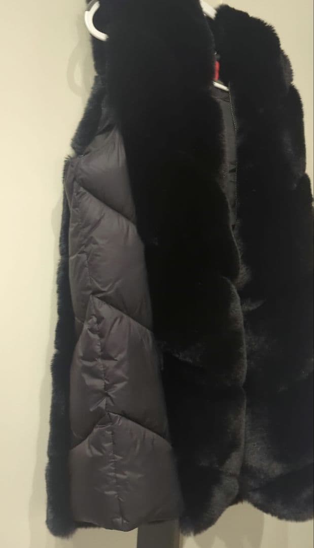 リナシメント　ファー　ダウンベスト　ブラック