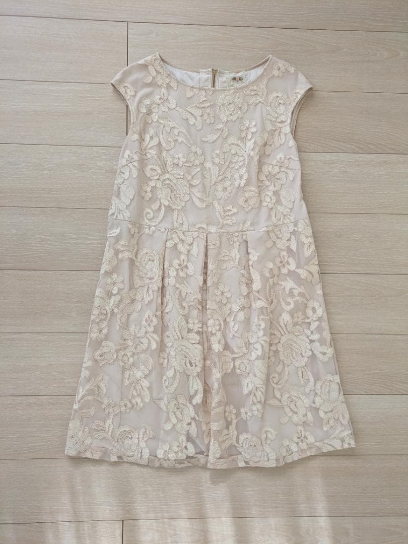 極美品 ローズティアラ 総レースワンピース 46 大きいサイズベージュ花柄 刺繍
