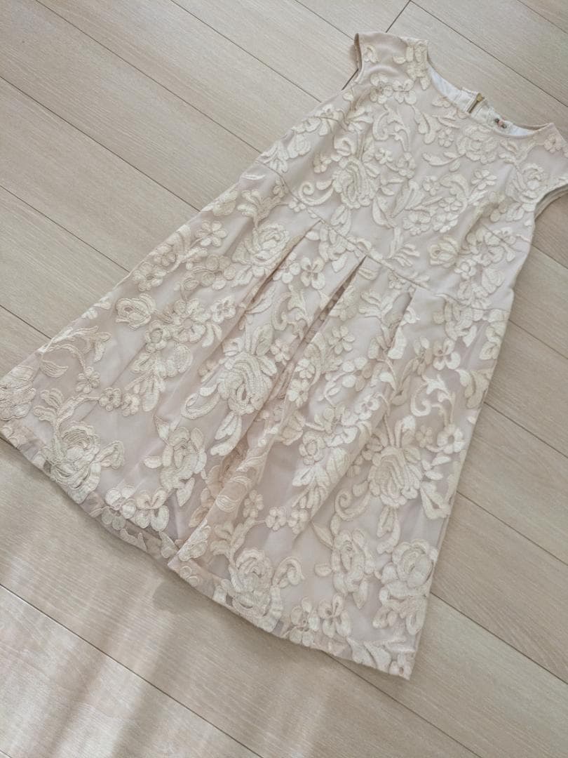 極美品 ローズティアラ 総レースワンピース 46 大きいサイズベージュ花柄 刺繍