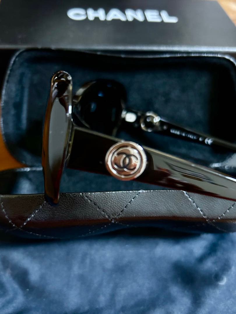 CHANEL ブラック キャットアイ サングラス ケース付き