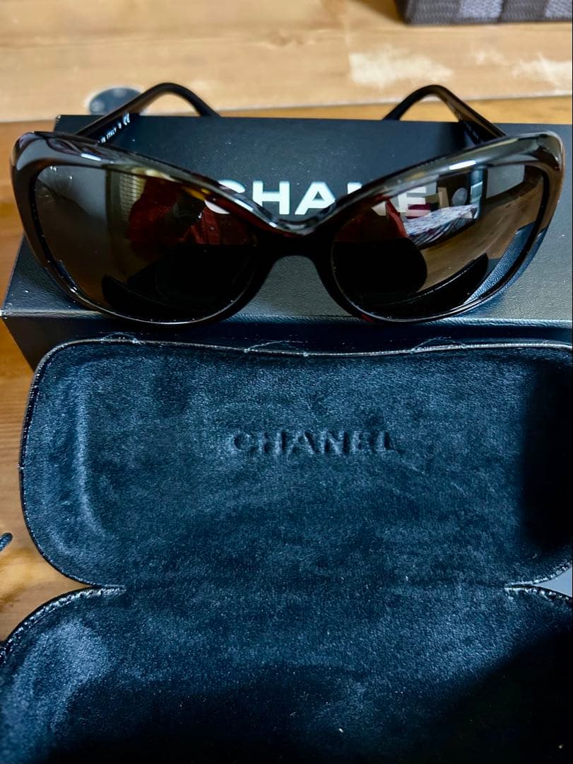 CHANEL ブラック キャットアイ サングラス ケース付き