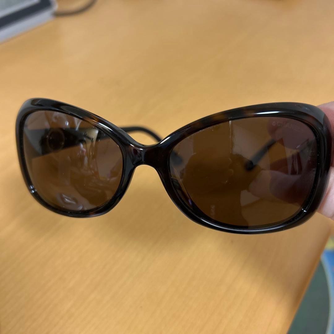 CHANEL ブラック キャットアイ サングラス ケース付き