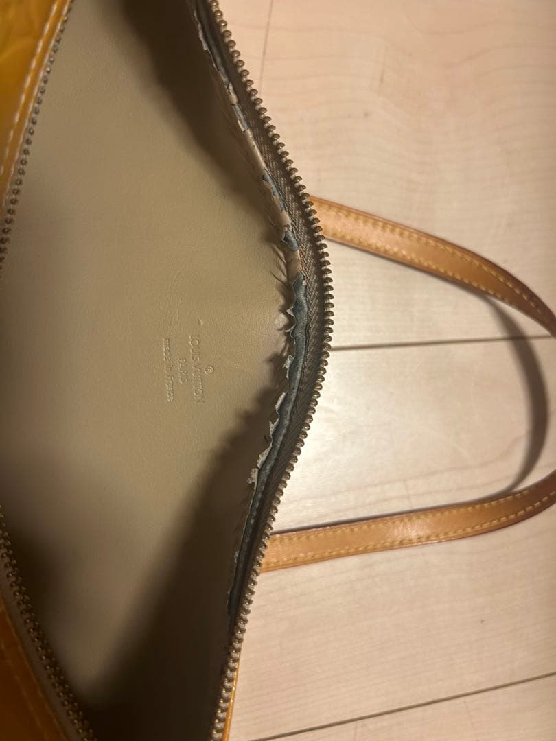 Louis Vuitton モノグラム　ヴェルニ　ベッドフォード　イエロー