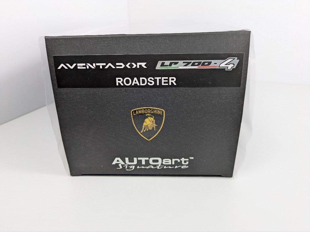 1/18 ミニカー オートアート ランボルギーニ アヴェンタドール ロードスター