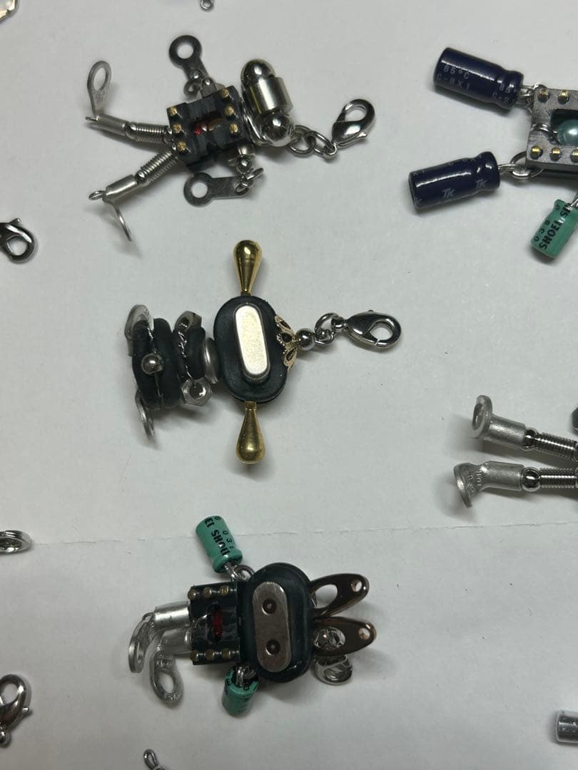 ハンドメイド ロボットチャーム まとめ売り 個性派パーツアート 全22体セット
