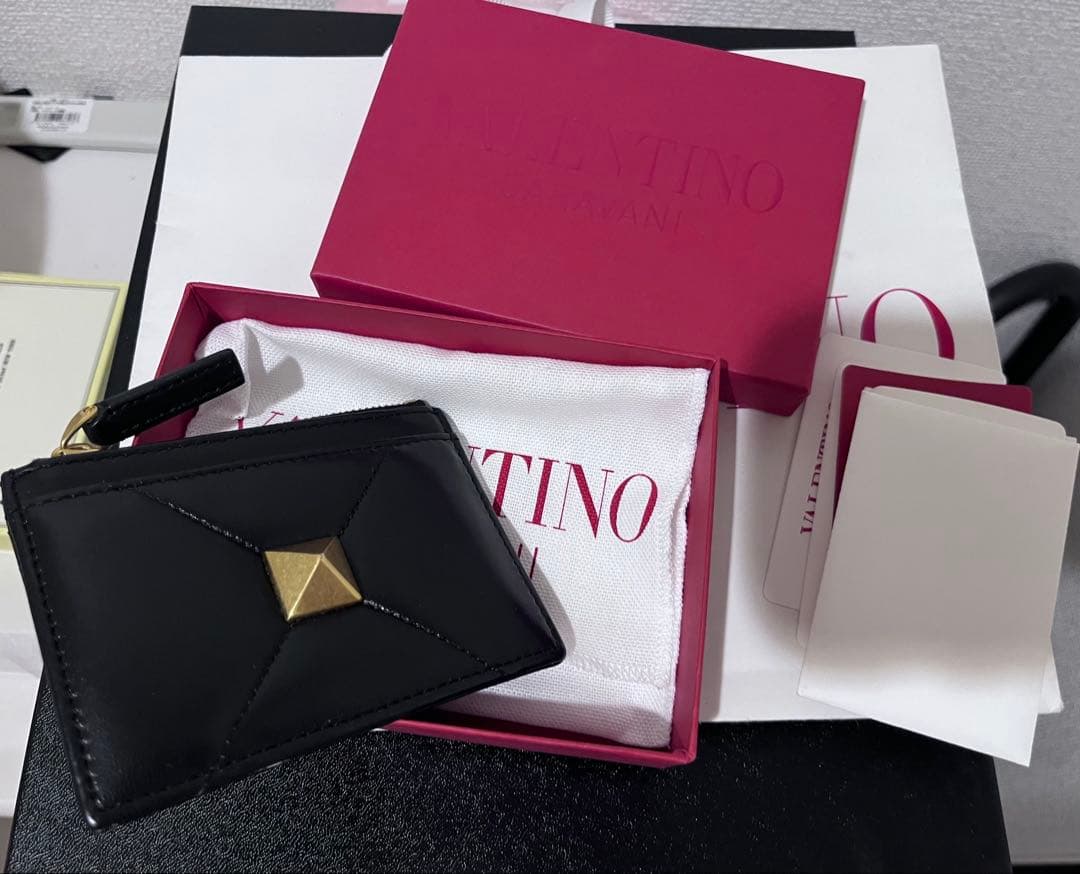 VALENTINO GARAVANI ローマンスタッズ レザーカードケース