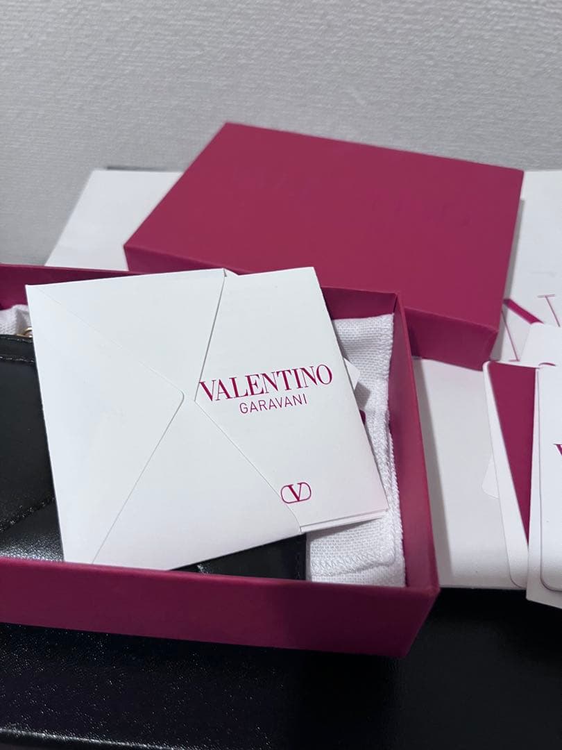 VALENTINO GARAVANI ローマンスタッズ レザーカードケース