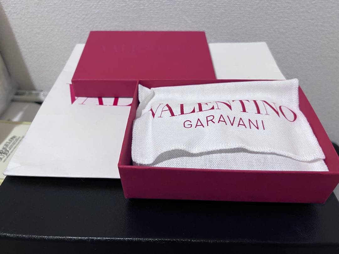VALENTINO GARAVANI ローマンスタッズ レザーカードケース