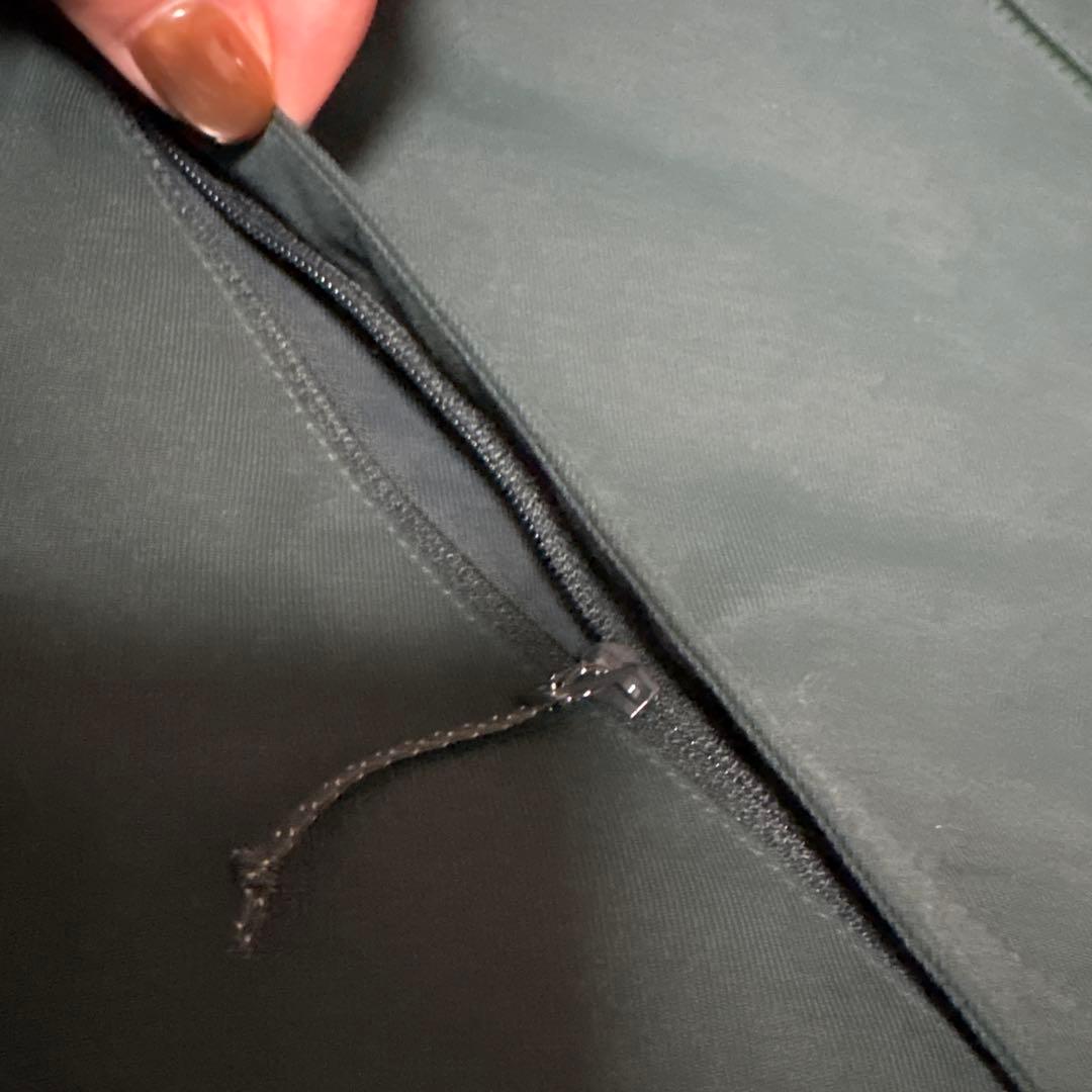 最終Salomon スキーウェアフード付きアウター ダークグリーンM