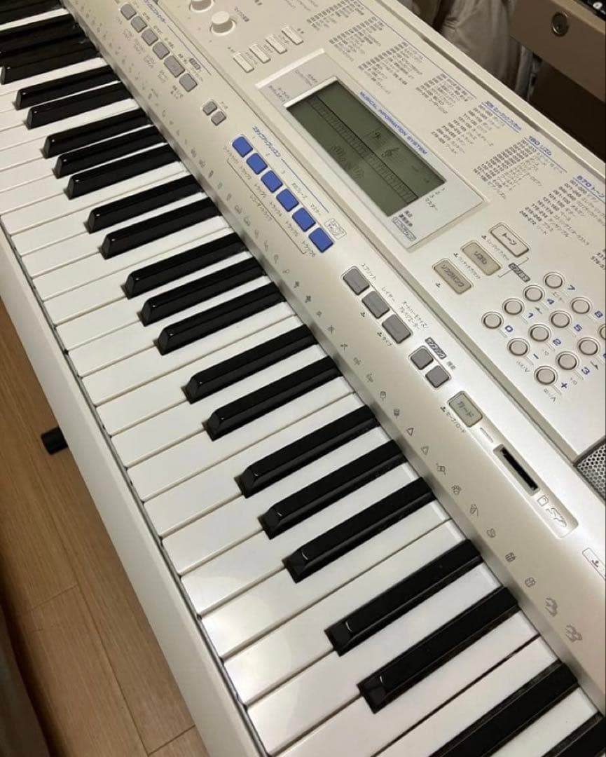 ホワイト電子キーボード スタンド付き