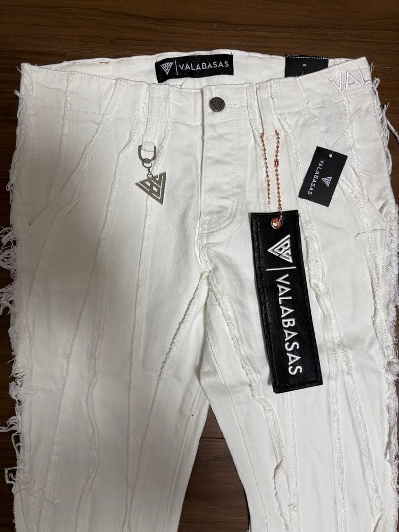 【新品】 VALABASAS フレアデニム ホワイト サイズ30 訳あり