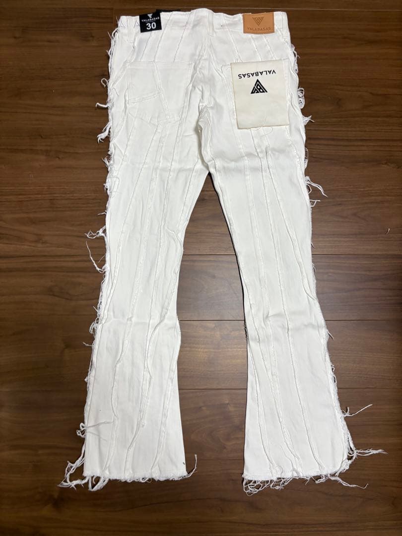 【新品】 VALABASAS フレアデニム ホワイト サイズ30 訳あり