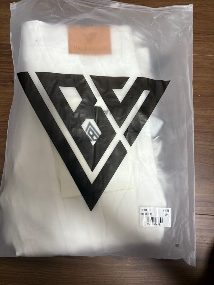 【新品】 VALABASAS フレアデニム ホワイト サイズ30 訳あり