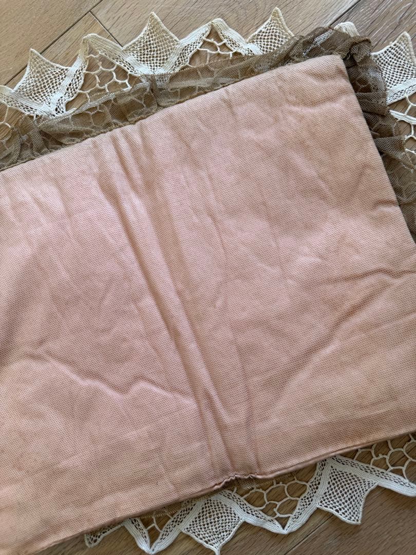 フランスアンティーク小さなバラ刺繍にレースが見事なハンキーケース