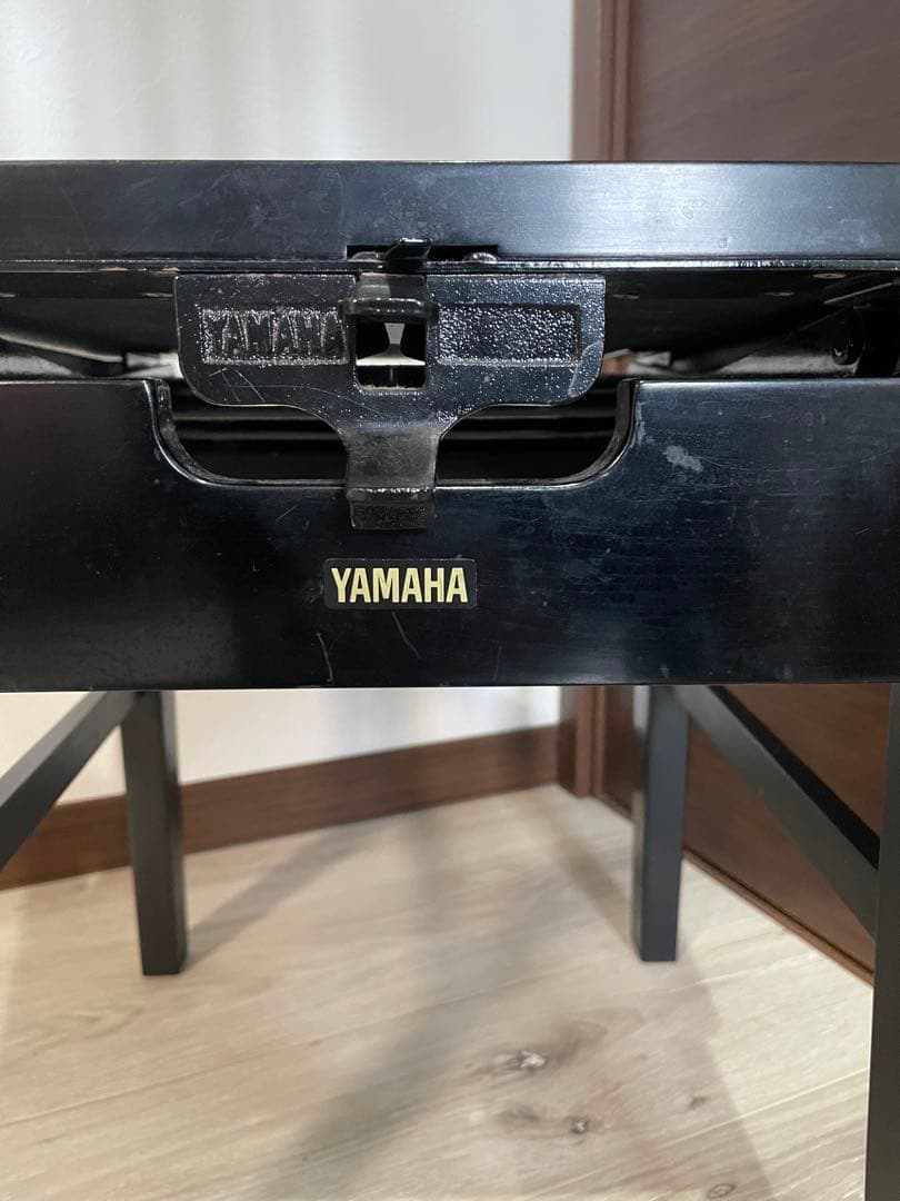 中古良品　ヤマハ背付ピアノ椅子.トムソン椅子