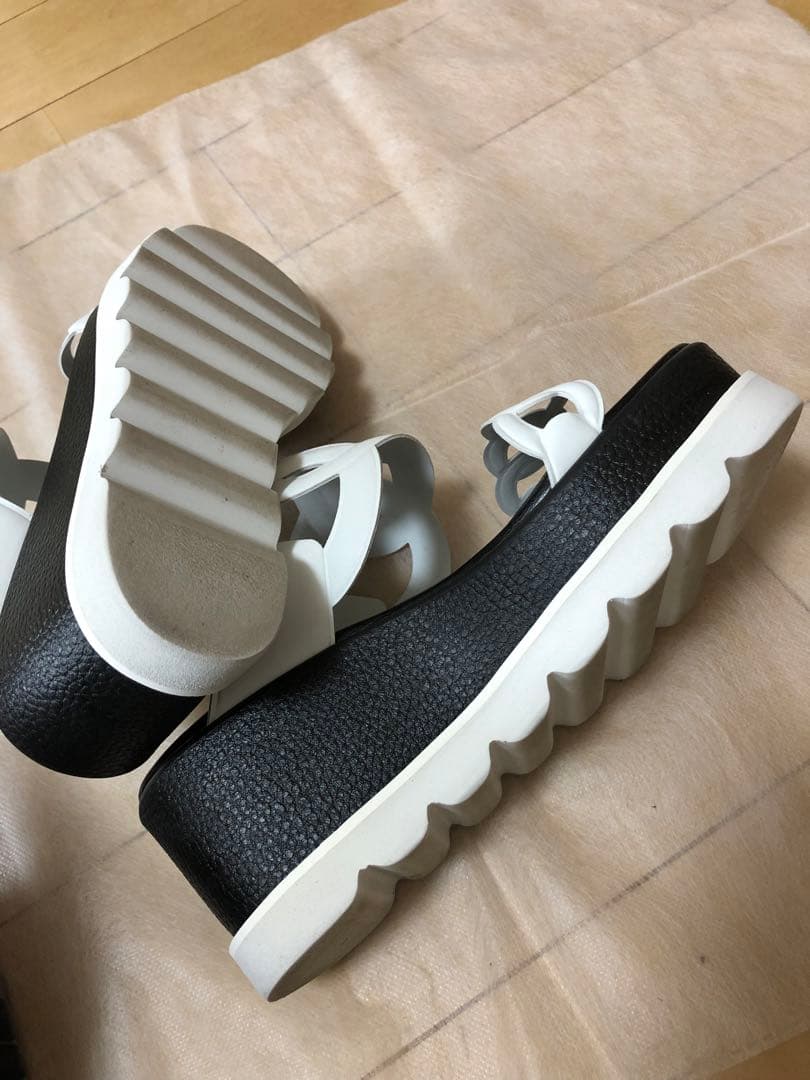 ヒルズアヴェニュー　22.5 サンダル