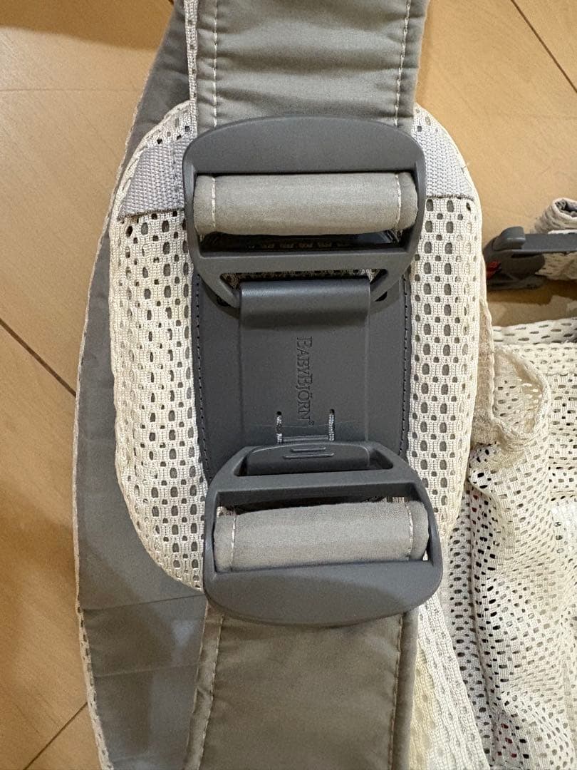 ベビービョルン 抱っこ紐 ハーモニー クリーム