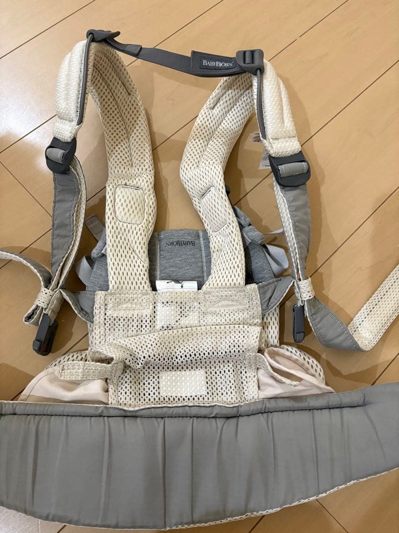 ベビービョルン 抱っこ紐 ハーモニー クリーム