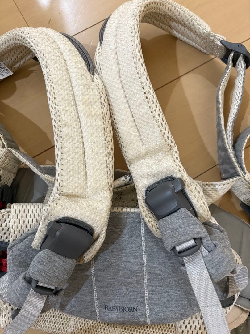 ベビービョルン 抱っこ紐 ハーモニー クリーム