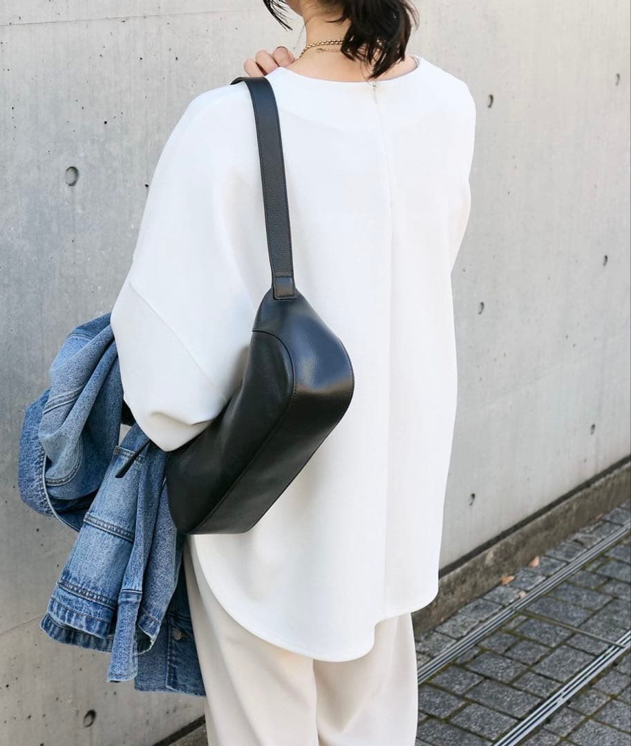 リヴドロワ ダンボールポンチョプルオーバー ホワイト