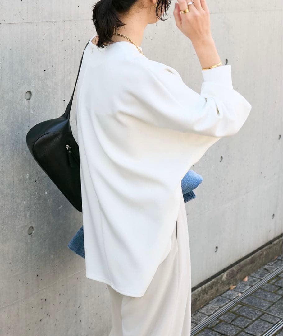 リヴドロワ ダンボールポンチョプルオーバー ホワイト