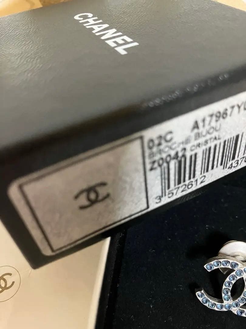 CHANELココマーク ピンブローチ ピンバッチ ブルーラインストーン シルバー