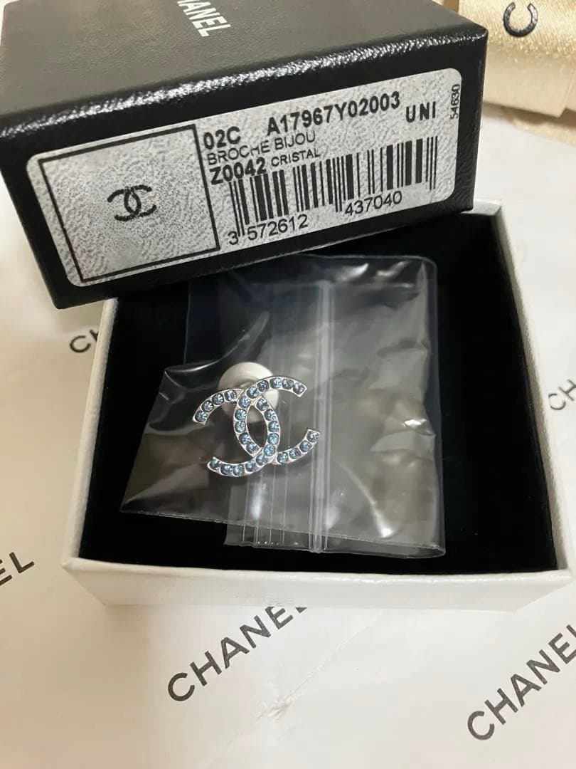 CHANELココマーク ピンブローチ ピンバッチ ブルーラインストーン シルバー