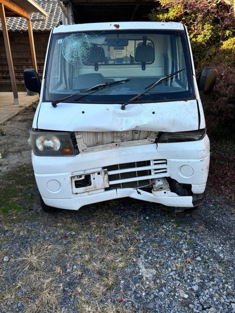 ミニキャブトラック　軽トラ　ホワイト 軽トラック フロントバンパー破損　茨城